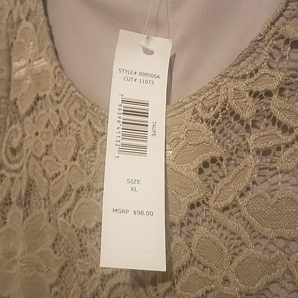 Lace dress - Picture 3 of 3